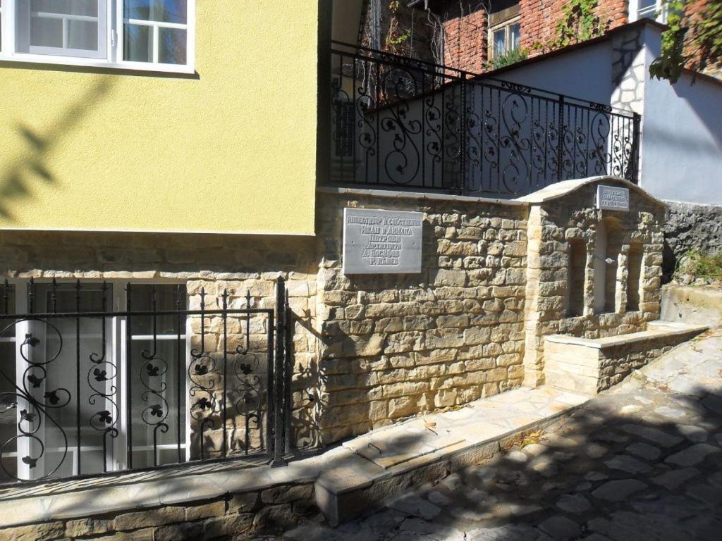 Къщата С Чешмата Apartment Veliko Turnovo Bagian luar foto
