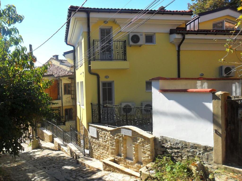 Къщата С Чешмата Apartment Veliko Turnovo Bagian luar foto