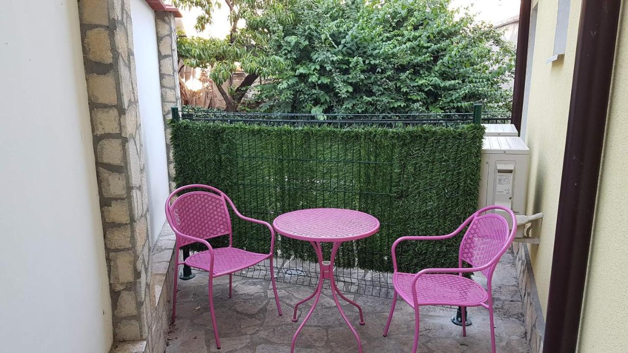 Къщата С Чешмата Apartment Veliko Turnovo Bagian luar foto
